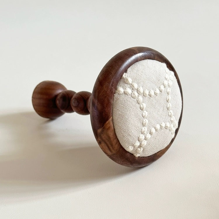 Colored Plate Button Gauze Wooden Curtain Wall Hook/1pc ixacurtains Black wood BG-1